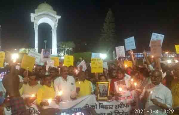 Anger candle march in Patna over beating of LIC officer in Bihar Sharif 1
