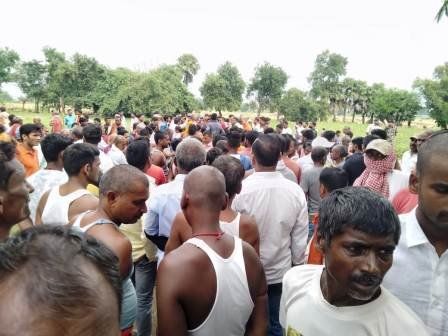 The youth was shot dead villagers blocked the Gaya Islampur road 1