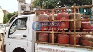 24 thousand rupees and two mobiles looted by showing pistol to gas agency worker in broad daylight1