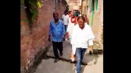 छठ महापर्व में हसनी पंचायत के मुखिया प्रत्याशी वीरू ने दिखाई दरियादिली 1 Untitled