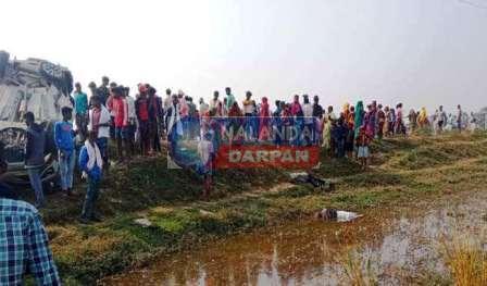 The car going to the Tilak ceremony overturned 3 including the maternal grandfather and grandfather of the girl died one serious