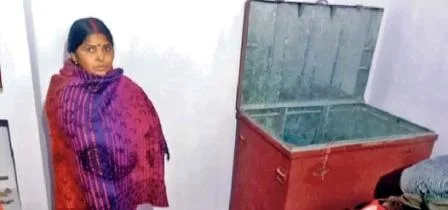 बिहार शरीफ नगर में चोरों का बढ़ता आतंक, एक ही रात 4 स्थानों पर लाखों की चोरी 1 The increasing terror of thieves in Bihar Sharif Nagar theft of lakhs at 4 places in a single night 3