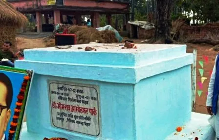 मुख्यमंत्री के गृह जिला में ठीक गणतंत्र दिवस की पूर्व रात्रि संविधान निर्माता डॉ. अंबेदकर की प्रतिमा चुराई 1 Stole the statue of Dr. Ambedkar the architect of the Constitution right on the night of Republic Day in the Chief Ministers home district 1