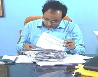 डीएम ने लापरवाही बरतने वाले अफसरों पर दिया मुकदमा दर्ज करने का आदेश 1 DM ordered to register a case against the officers who were negligent