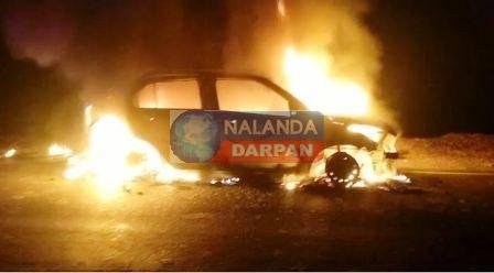 अचानक लगी आग में राख हुई चलती कार, 3 लोग बाल-बाल बचे 1 A moving car gutted in a sudden fire 3 people narrowly escaped