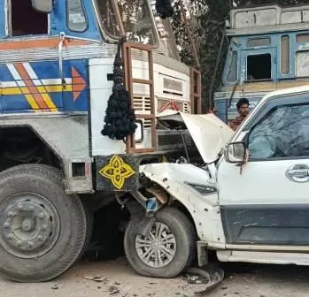 चंडी के तीनी लोदीपुर के पास ट्रक-स्कार्पियो की भिड़ंत में महिला समेत 2 की मौत, अन्य 2 गंभीर 2 Truck Scorpio collision near Chandis Tini Lodipur 2 killed other 2 serious