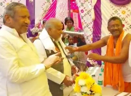 गिरिराज सिंह पर मंत्री श्रवण कुमार का प्रहार, 3 किलो मांस खाने वाले करते हैं सनातन धर्म का प्रचार 1 Minister Shravan Kumar attacks Giriraj Singh 3 kg meat eaters promote Sanatan Dharma 1