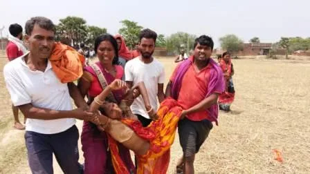 800 की आबादी हटाने गए प्रशासन की टीम पर ग्रामीणों का पथराव, जेसीबी के शीशे तोड़े 3 Villagers pelted stones at the administration team that went to remove the population of 800 broke the glasses of JCB 2