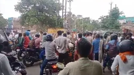 बस चालक ने युवक को बाइक समेत आधा किलोमीटर तक घसीटा, दर्दनाक मौत 1 Bus driver dragged the young man along with the bike for half a kilometer painful death 2