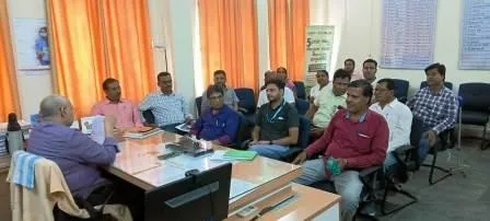 बिहार शरीफ सदर अस्पताल स्थित सिविल सर्जन के समक्ष स्वास्थ्य कर्मियों का रोषपूर्ण प्रदर्शन 2 Furious demonstration of health workers in front of civil surgeon at Bihar Sharif Sadar Hospital 1