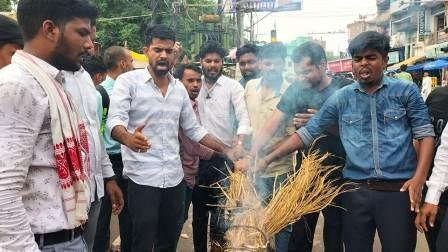 ABVP burnt effigies of Chief Minister and Education Minister in Biharsharif