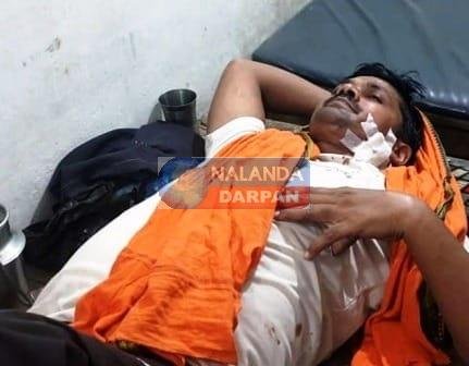 दक्षिण बिहार ग्रामीण बैंक की ओइयाव बाजार शाखा से दिनदहाड़े 14 लाख की लूट, फायरिंग-चाकूबाजी भी हुई 1 Dakshin Bihar Gramin Banks Oiyav Bazar branch was robbed of 14 lakhs in broad daylight firing knife also happened 1