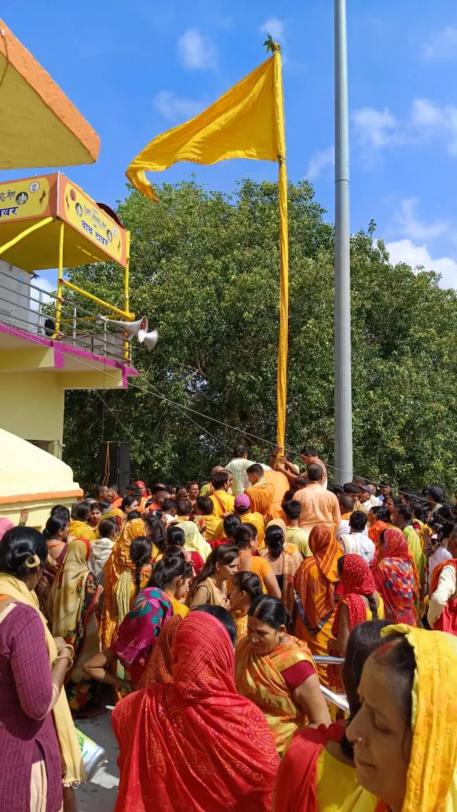 सिमरिया धाम के महंत द्वारा राजगीर ब्रह्मकुण्ड में आरती के बाद ध्वजारोहण के साथ राजकीय मलमास मेला शुरू 1 RAJGIR MALMAS MELA 111