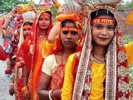 151 कलश के साथ निकाला गया शोभा यात्रा भक्तिमय हुआ वातावरण 2 Shobha Yatra taken out with 151 urns devotional atmosphere 1