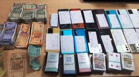 19 people including ward councilor husband and son caught gambling in Biharsharifs Amber Mohalla Rs 1.78 lakh cash and playing cards recovered 2