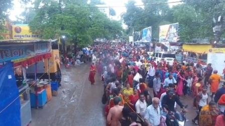 A kilometer long line for bathing in the state Malmas fair Rajgir was crowded with devotees to take a dip of faith 1