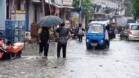 झमाझम बारिश के बीच नरक में तब्दील हुआ बिहार शरीफ स्मार्ट सिटी, कहीं लोगों को सड़क पर मछली की तरह तैरना न पड़ जाए! 4 Bihar Sharif Smart City turned into a hell amid torrential rains lest people have to swim like fish on the road
