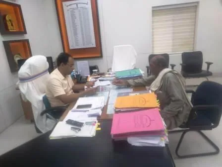 दैनिक जनता दरबार में जिलाधिकारी ने 23 आवेदकों की सुनी समस्याएं, अफसरों को दिए कार्रवाई के निर्देश 1 In the Dainik Janata Darbar the District Magistrate heard the problems of 23 applicants gave instructions to the officers to take action 11