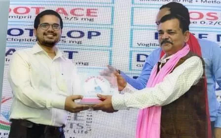 बिहारशरीफ के प्रख्यात चिकित्सक डॉ श्याम नारायण के सुपुत्र कनिष्क एम्स गोरखपुर में प्राध्यापक बने 1 Kanishk son of Dr. Shyam Narayan eminent doctor of Biharsharif became associate professor in AIIMS Gorakhpur