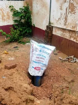 बेन पीएचसी में पानी के लिए भटक रहे कर्मी-मरीज 2 Patients wandering for water in Ben PHC