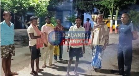 अवैध संबंध के विरोध में युवक की हत्या, तालाब में मिला शव, परिजन पत्नी-प्रेमी पर लगा रहे हैं आरोप 1 Youth killed in protest against illegal relationship dead body found in pond relatives are accusing wife lover