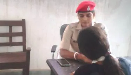 खुदागंज से सप्ताह भर से लापता किशोरी गया जिले के चौधरी हॉल्ट के पास वरामद 1 4 people caught stealing electricity fined FIR also registered