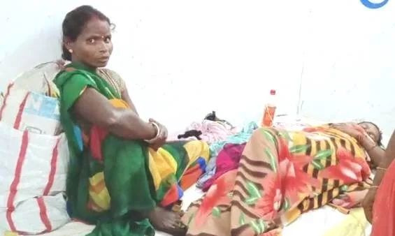 बिहारशरीफ सदर अस्पताल में खून के सौदागरों का तांडव, प्रसव कराने आई महिला के परिजन से वसूले 6000 रूपए 1 Blood dealers gang up in Bihar Sharif Sadar Hospital Rs 6000 recovered from family of woman who came for delivery