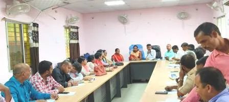 करायपरसुराय में हंगामेदार रही पंचायत समिति की बैठक, कई मुद्दों पर हुई गरमागरम बहस 1 Panchayat Samiti meeting was noisy in Karayaparsurai heated debate took place on many issues 1