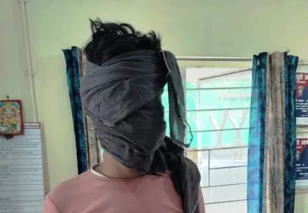 पावापुरीः वाहन चेकिंग के दौरान एक साइबर ठग धराया 1 Pawapuri A cyber thug caught during vehicle checking