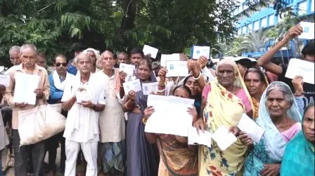 प्राथमिक कृषि शाखा समिति में 4 करोड़ का घोटाला, पीड़ितों ने डीएम को घेरा 1 Scam of Rs 4 crore in Primary Agriculture Branch Committee victims surround DM