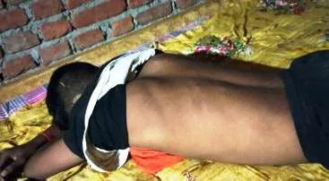 देखिए बदमाशों ने इस निरीह बालक का पीट-पीटकर क्या हाल बना डाला! 1 See what condition the miscreants created by beating this innocent child