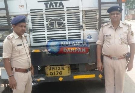 नगरनौसा से चोरी ट्रक झारखंड कोडरमा में अवैध खनन में संलिप्त मिला, पुलिस ने किया बरामद 1 Stolen truck from Nagarnausa found involved in illegal mining in Jharkhands Koderma police recovered it