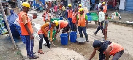 स्वच्छता मित्र ने बडीहा रोड बाजार में चलाया स्वच्छता ही सेवा अभियान 1 Swachhta Mitra launched Swachhata Hi Seva campaign in Badiha Road market