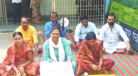 चंडी नगर पंचायत में विकास कार्य नहीं होने से नाराज़ पार्षदों ने दिया धरना, उपमुख्य पार्षद भी साथ 1 Councilors angry over lack of development work in Chandi Nagar Panchayat staged a protest Deputy Chief Councilor also accompanied 1