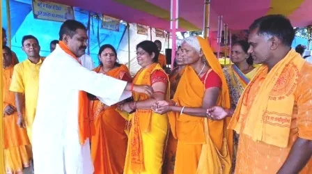 लालू-राबड़ी-तेजस्वी की जमानत से राजद में खुशी की लहर, पूजा-पाठ कर बांटे लड्डू 1 Wave of happiness in RJD due to the bail of Lalu Rabri Tejashwi distributed laddus after worshiping 1