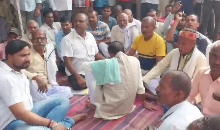बिहारशरीफ सिविल कोर्ट में घूसखोरी के विरोध में अधिवक्ता लिपिक संध का धरना 2 Advocate Clerk Association protest against bribery in Bihar Sharif Civil Court 1