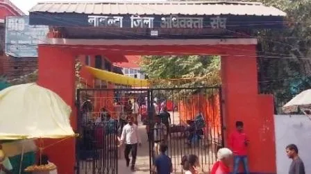 बिहारशरीफ सिविल कोर्ट में घूसखोरी के विरोध में अधिवक्ता लिपिक संध का धरना 1 Advocate Clerk Association protest against bribery in Bihar Sharif Civil Court 2