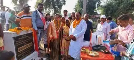 जिप सदस्य ने सड़क और नाला का उद्घाटन किया 1 JIP member inaugurates completed road and drain construction work 2