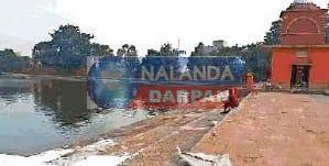 बाबा मणिराम सूर्य मंदिर तालाब में अलौकिक शक्तियों का अनुभव करते लोग 1 बाबा मणिराम सूर्य मंदिर तालाब