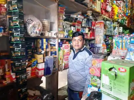 Businessmen angry over increasing incidents of theft will close their shops 1