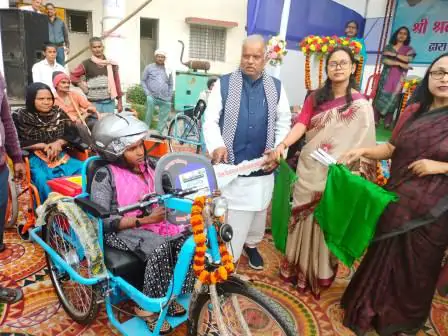 Minister Shravan Kumar distributed motorized tricycles among the disabled in Ben Block campus11