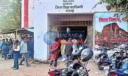 होली मनाना पड़ा महंगा, 20 शिक्षकों पर कार्रवाई की अनुशंसा 5 257 teachers deprived of promotion due to indifference of District Education Office anger