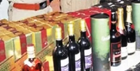 बिहारशरीफ में ज्वेलरी शॉप में बिकती है अंग्रेजी शऱाब, सरगना समेत 4 धंधेबाज धराए 1 English liquor is sold in jewelery shop in Bihar Sharif 4 businessmen including kingpin arrested