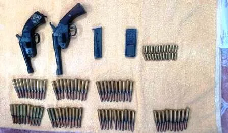 भीषण गोलीबारी में एक व्यक्ति की मौत, दो गंभीर, आरोपी गिरफ्तार, मिला हथियारों का जखीरा 5 One person dead another seriously injured in fierce shootout accused arrested cache of weapons found