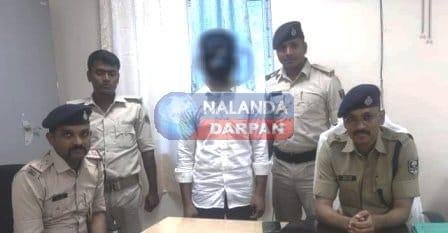 पुलिस ने 10 साल से फरार 25 हजार का इनामी अपराधी को दबोचा 14 Police caught a criminal who had been absconding for 10 years and had a reward of Rs 25000