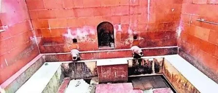 खतरे में राजगीर का गर्म कुंड और झरना ...