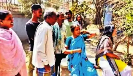 बरगद के पेड़ से झूलता मिला डेंटल कॉलेज की महिला सफाईकर्मी की लाश 4 The dead body of a female sweeper of Dental College was found hanging from a banyan tree