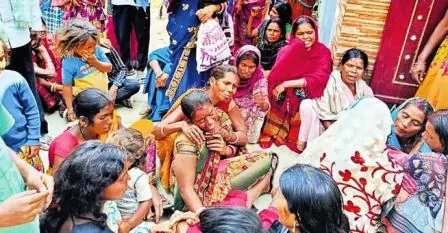 RMP डॉक्टर की लापरवाही से गई महिला की जान, परिजनों ने किया हंगामा 8 Woman lost her life due to negligence of RMP doctor family members created ruckus