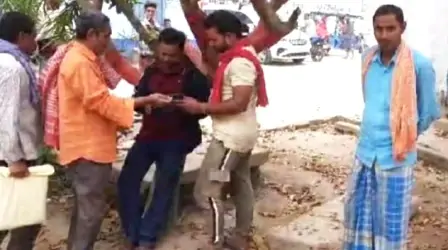 प्रेम प्रसंग में युवक की आंख फोड़कर हत्या मामले में 3 किशोर समेत 4 गिरफ्तार 8 Young man brutally murdered strangulated leg broken both eyes gouged out