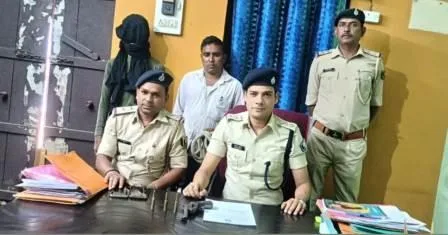 युवक को महंगा पड़ा सोशल मीडिया पर देशी कट्टा लहराना, गया जेल 8 Waving country made pistol on social media proved costly for young man went to jail